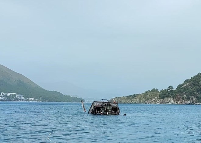 Marmaris'te gezi teknesi battı