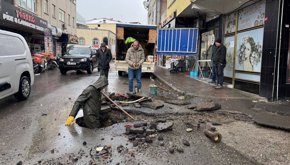 Ataşehir'de İSKİ borusu patladı