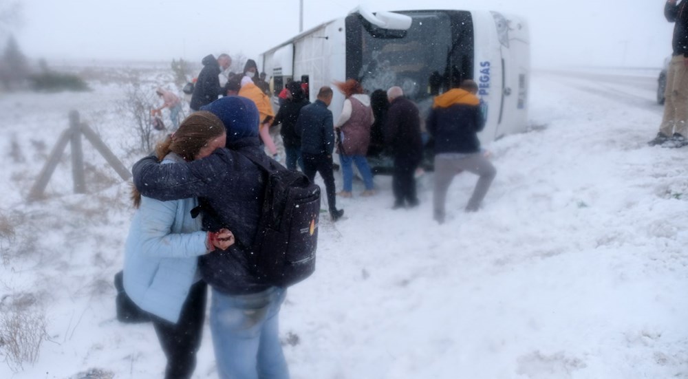 Konya'da 2 tur otobüsü devrildi: 1 Rus turist öldü, çok sayıda yaralı - 5