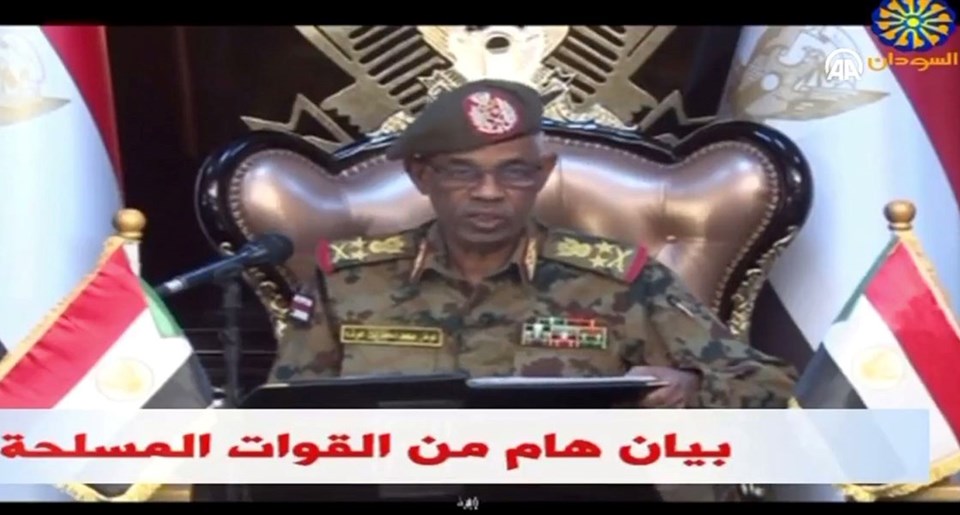Sudan'da askeri darbe: Devlet Başkanı Ömer el Beşir tutuklandı - 1