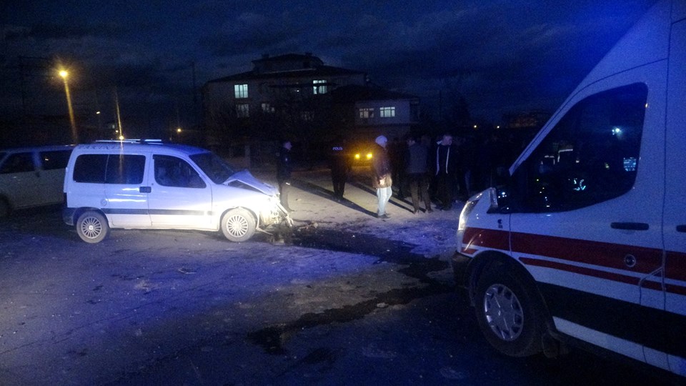 Kontrolden çıkan araç yayaların arasına daldı: 1 ölü - 1