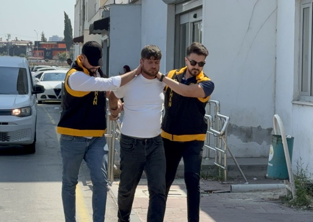 Evinde silah ve çelik yelek ele geçirilen zanlı tutuklandı - 1