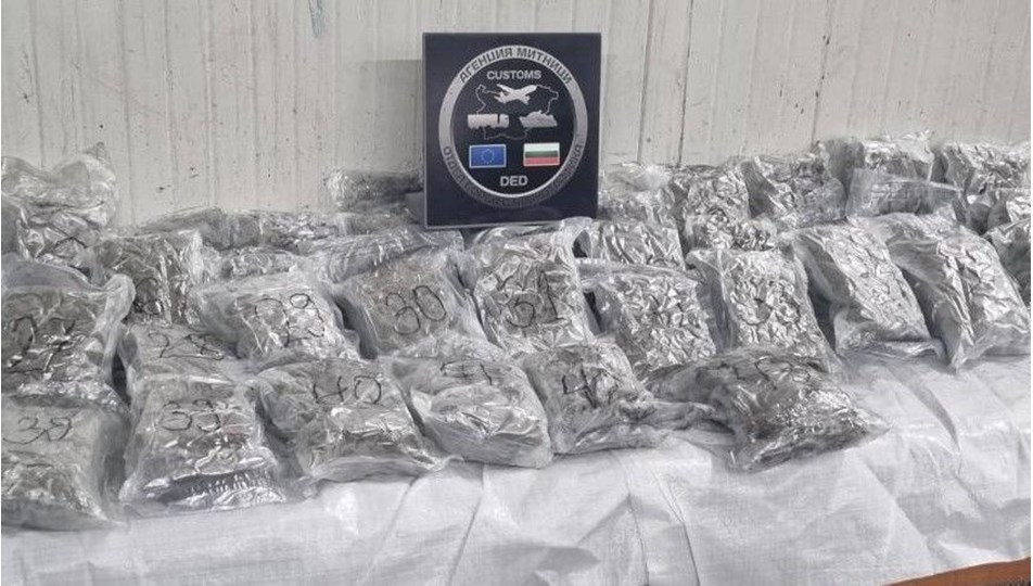 Türkiye'ye sokmaya çalışıyorlardı: 400 bin dolar değerinde esrar yakalandı