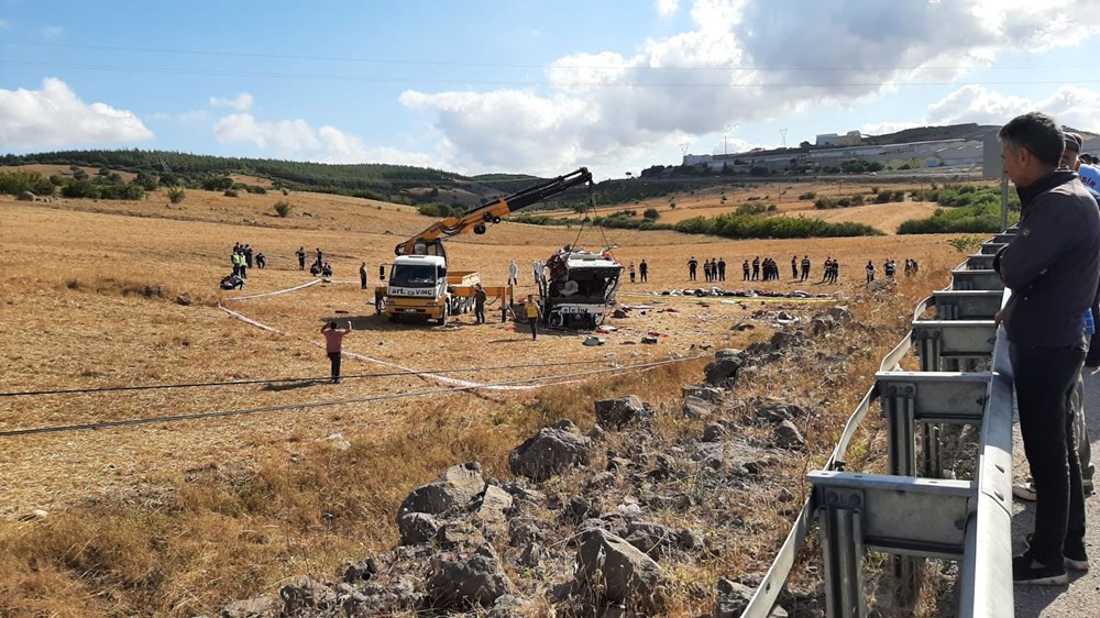 Balıkesir'de yolcu otobüsü devrildi: 15 kişi hayatını kaybetti - 23