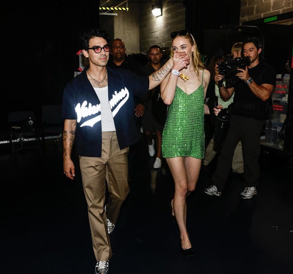 Joe Jonas ile boşanma arifesindeki Sophie Turner sosyal medyaya döndü - 1