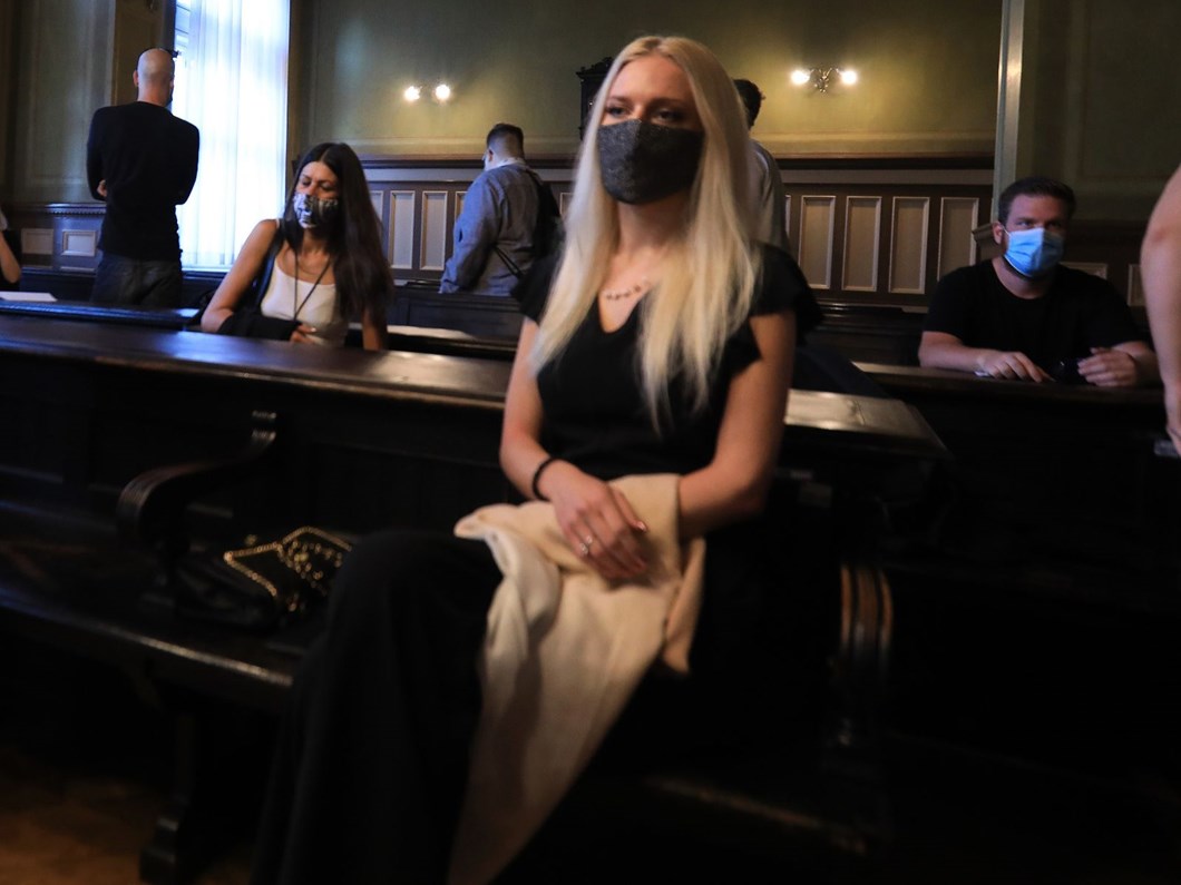 elini testereyle kesti