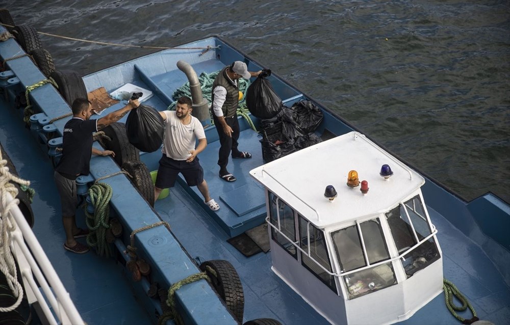 Kerja keras reporter yang menghabiskan 5 hari bersama para nelayan di Laut Hitam - 10