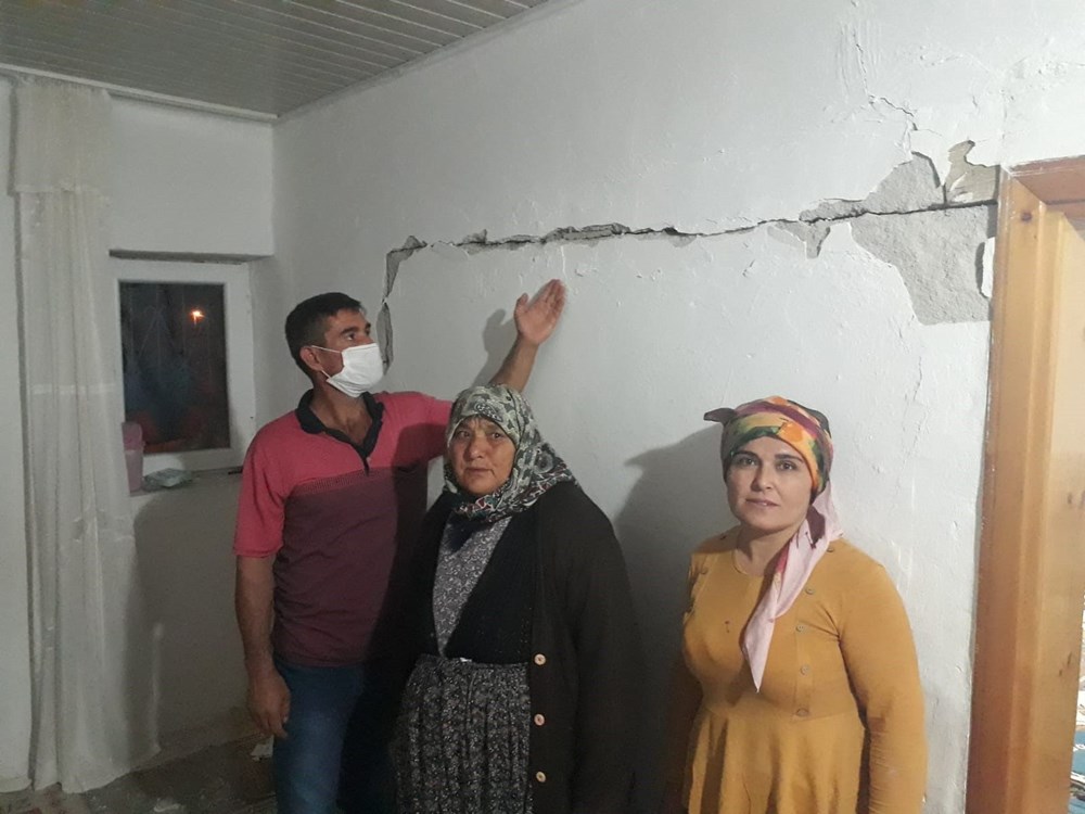 Niğde'deki depremde bazı evlerde çatlaklar oluştu - 3