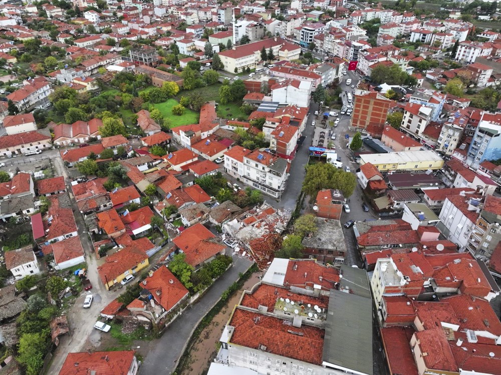 Balıkesir Sındırgı'da son durum | Hasarın boyutu gün ağarınca ortaya çıktı: Birçok binada çatlaklar var - 2