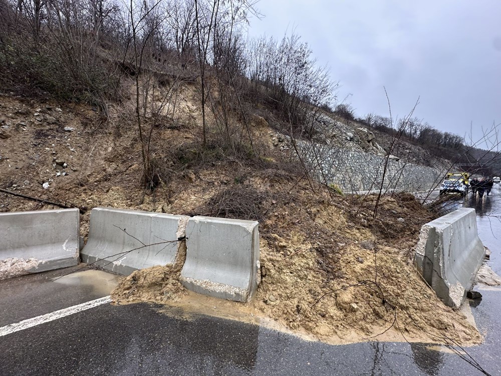 Düzce-Gölyaka Yolu'nda heyelan: Ulaşımda aksama yaşanıyor - 5