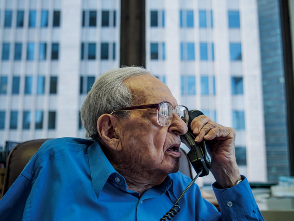Irving kahn, 106: Finans kariyerine 1928’de başlayan Kahn, halen New York’ta, ailesinin adını taşıyan yatırım danışmanlığı firmasının yönetim kurulu başkanlığını sürdürüyor. Günde beş saat çalışan Irving’in dünyanın aktif çalışan en yaşlı yatırımcısı oldu