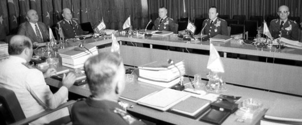 1977'deki krizin ardındaki darbe girişimi