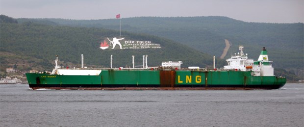 286 metrelik tanker boğaz kapattırdı