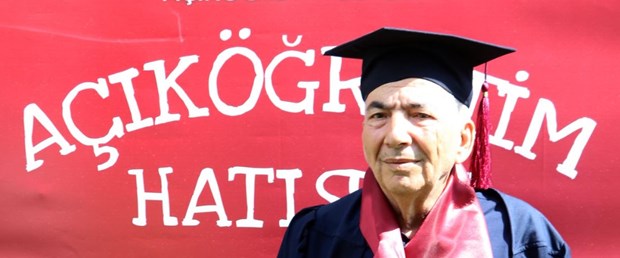 70-yasinda-2nci-universiteyi-bitirdi_6008_dhaphoto1.jpg