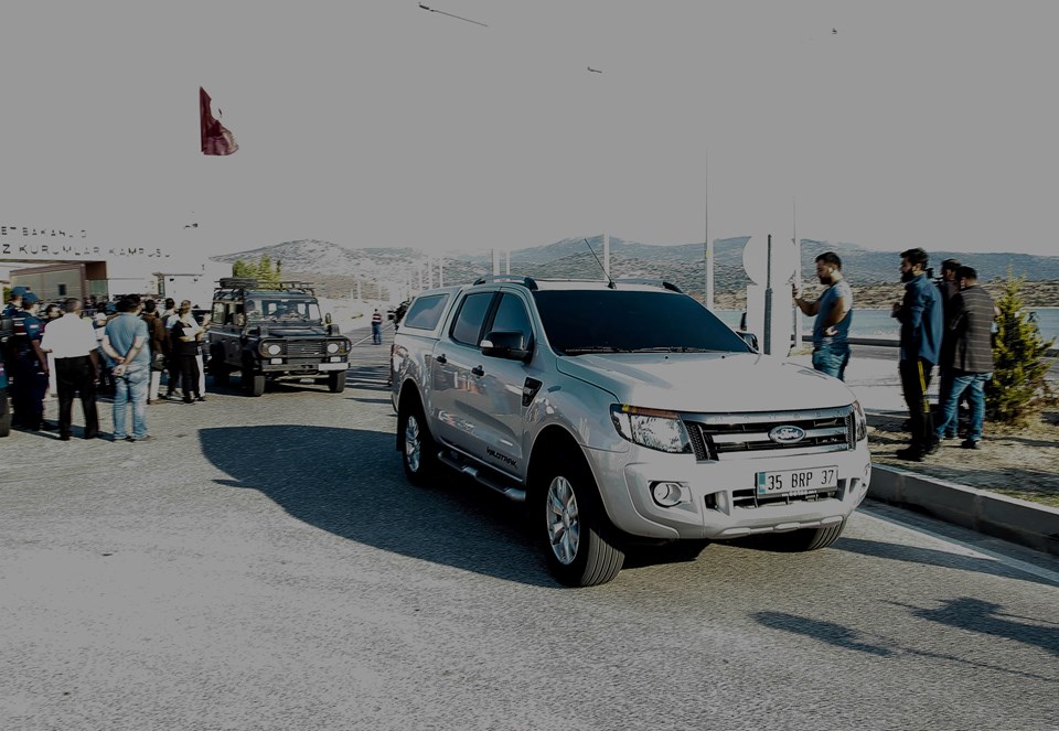 Brunson, yargılandığı Aliağa Ceza İnfaz Kurumları Yerleşkesi'nden güvenlik önlemleri eşliğinde ayrıldı
