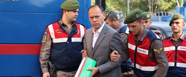11inci-cumhurbaskani-gulun-yaverine-agirlastirilmis-muebbet_1541_dhaphoto1.jpg