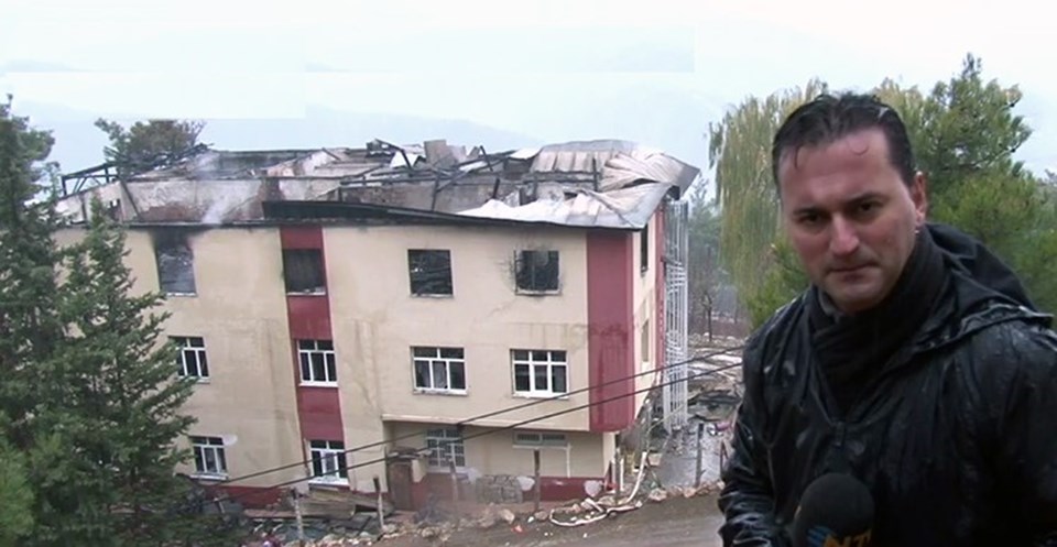 NTV Muhabiri Serkan Kaya olay yerinden son gelişmeleri aktarırken, günün aydınlanmasıyla yurttaki yangının boyutu da ortaya çıktı.
