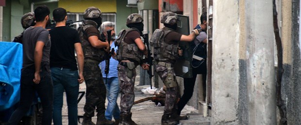 adanada-uyusturucu-operasyonu_4404_dhaphoto1.jpg
