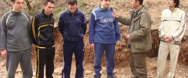 Aileler kaçırılan oğullarını bekliyor