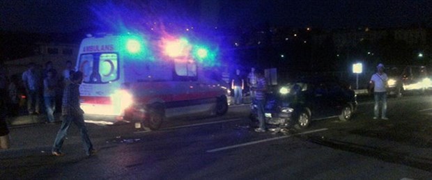 Ambulans yayaya, otomobil ambulansa çarptı