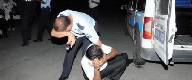 Ambulanstaki yaralıyı dövdüler