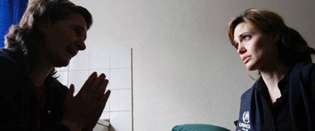 Angelina Jolie Sırbistan'a karşı