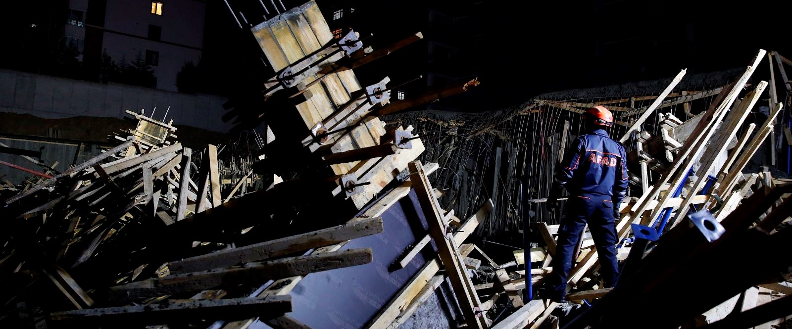 Ankara Yenimahalle'de, beton dökümü esnasında...