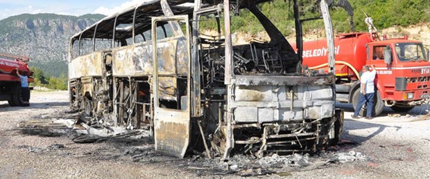 Antalya'da tur otobüsü yandı