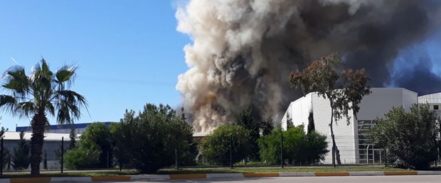 antalya-serbest-bolgede-yangin.jpg