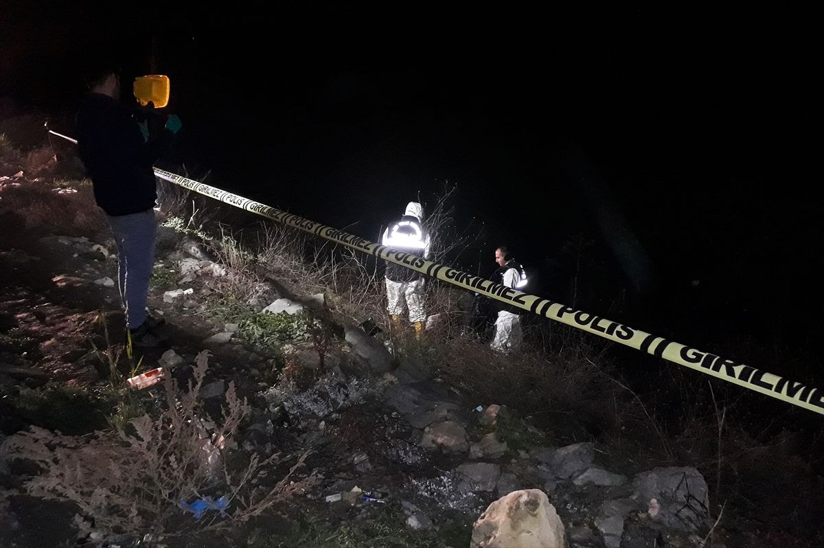 İSTANBUL'DA YOL
KENARINDA İKİ CESET BULUNDU