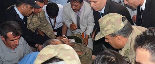 Askeri araç devrildi: 3 şehit, 18 yaralı