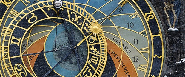 Astronomik Saatte Ay ve Zaman Çizgileri