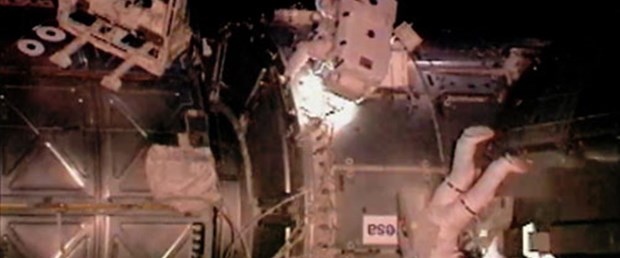 Astronotun gözüne çöp kaçtı!