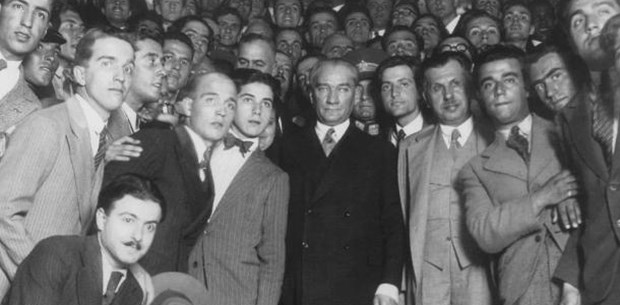 Türkiye Cumhuriyeti'nin kurucusu büyük önder...