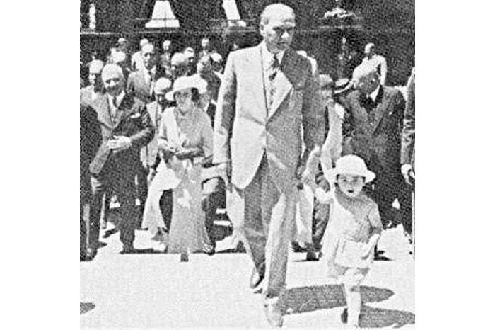 Ataturk'un çocuk sevgisi