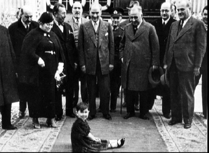 Ataturk'un çocuk sevgisi