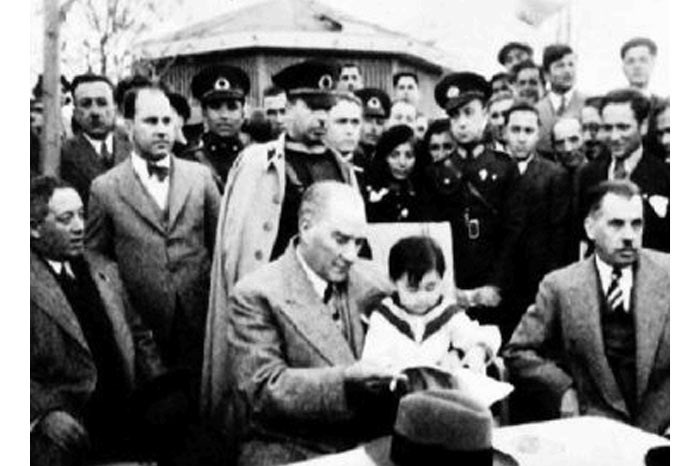 Ataturk'un çocuk sevgisi