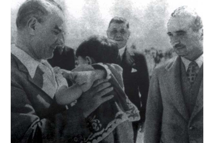 Ataturk'un çocuk sevgisi
