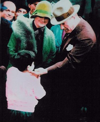Ataturk'un çocuk sevgisi