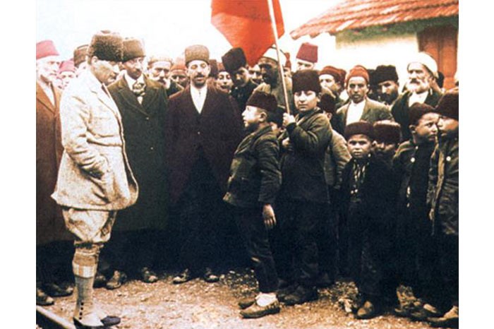 Ataturk'un çocuk sevgisi