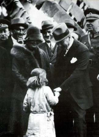 Ataturk'un çocuk sevgisi
