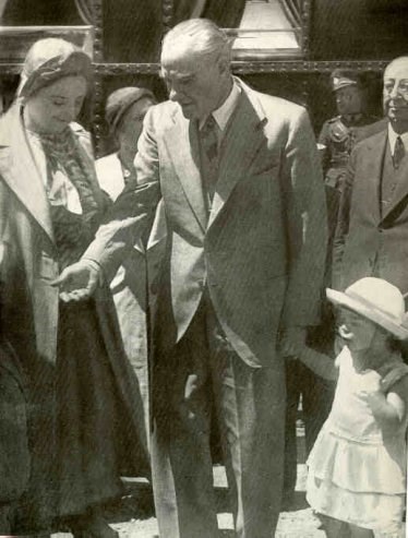 Ataturk'un çocuk sevgisi