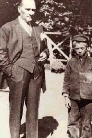 Ataturk'un çocuk sevgisi