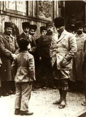 Ataturk'un çocuk sevgisi