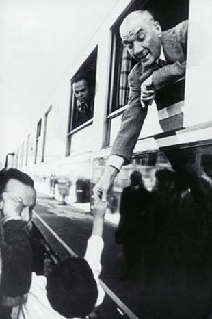 Ataturk'un çocuk sevgisi