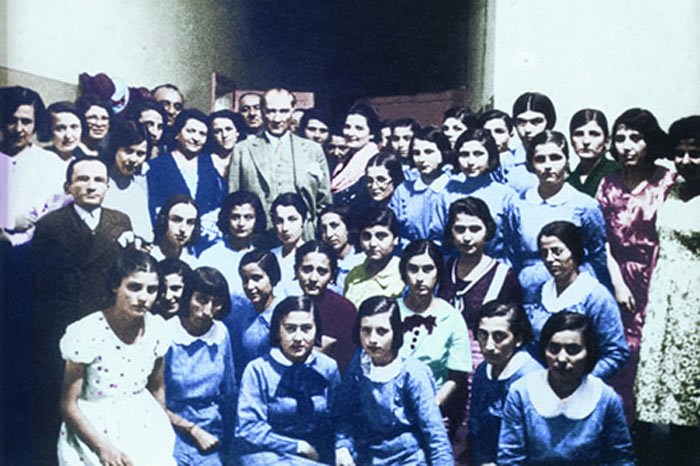 Ataturk'un çocuk sevgisi