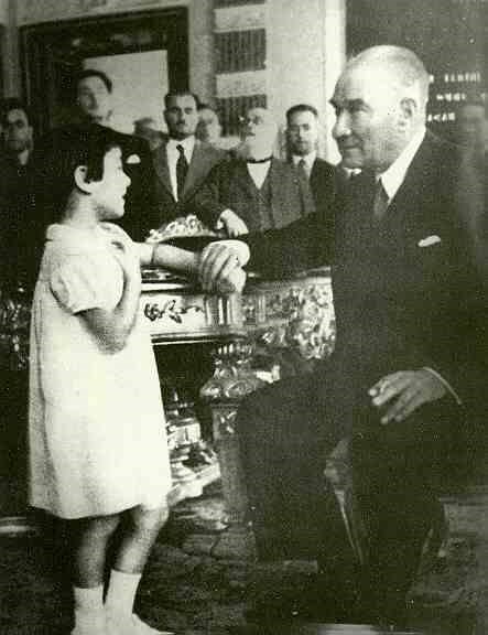 Ataturk'un çocuk sevgisi