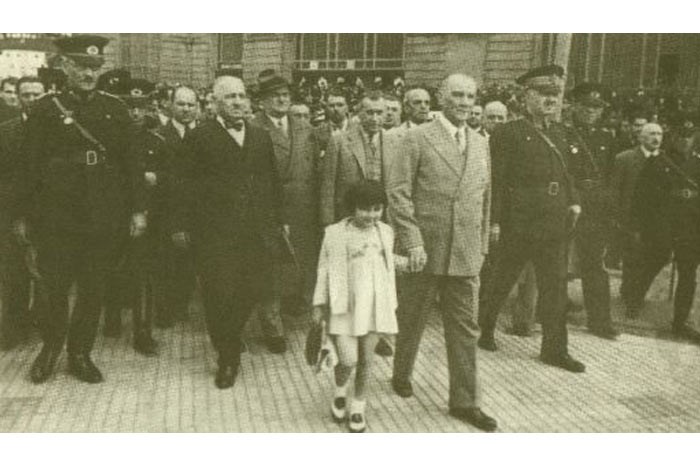 Ataturk'un çocuk sevgisi