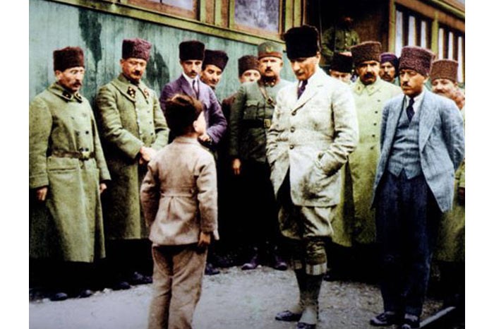 Ataturk'un çocuk sevgisi