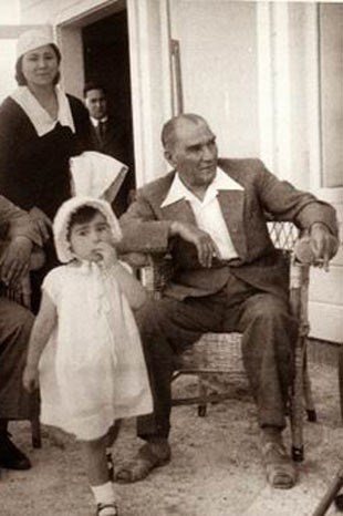 Ataturk'un çocuk sevgisi